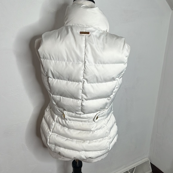 Lilly Pulitzer White Quilted Puffer Vest with Gold Hardware- Size Medium - Picture 4 of 8